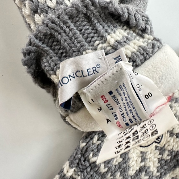 Moncler Medium Grey Knitted Gloves Mittens - Picture 5 of 6